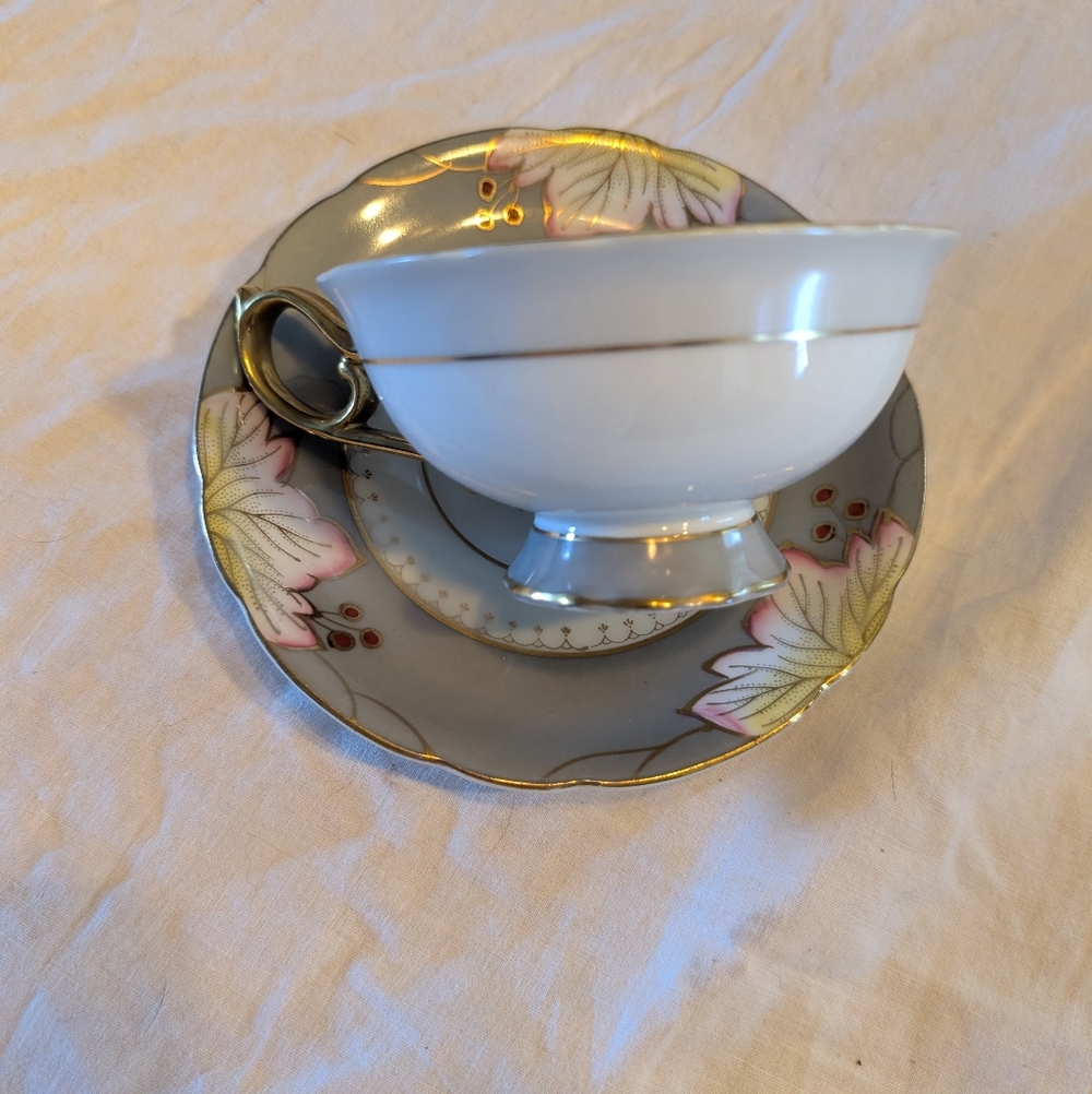 2/50$ Vintage-Style Gray Floral Porcelain Teacup and Saucer with Gold Handle - Picture 4 of 10